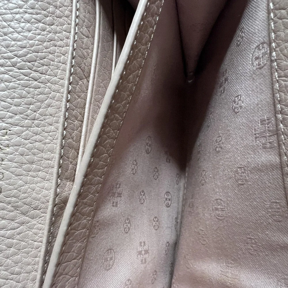 Tory Burch Crossbody Bag Womens Small Beige Leather Flap Wallet‎ Whipstitch Logo